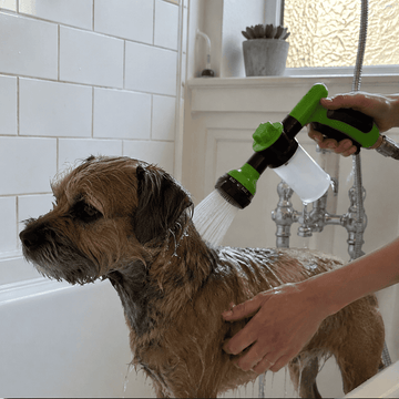 3-in-1 pet shower hose | Dog shower gun with soap dispenser and 3 adjustable settings
